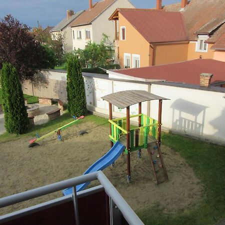 Zafir Sziget Apartman Sarvar Luaran gambar