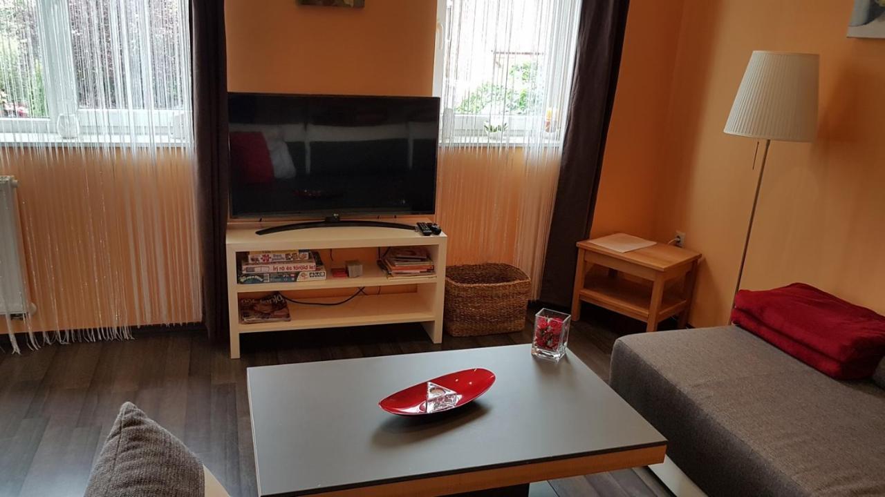 Zafir Sziget Apartman Sarvar Luaran gambar