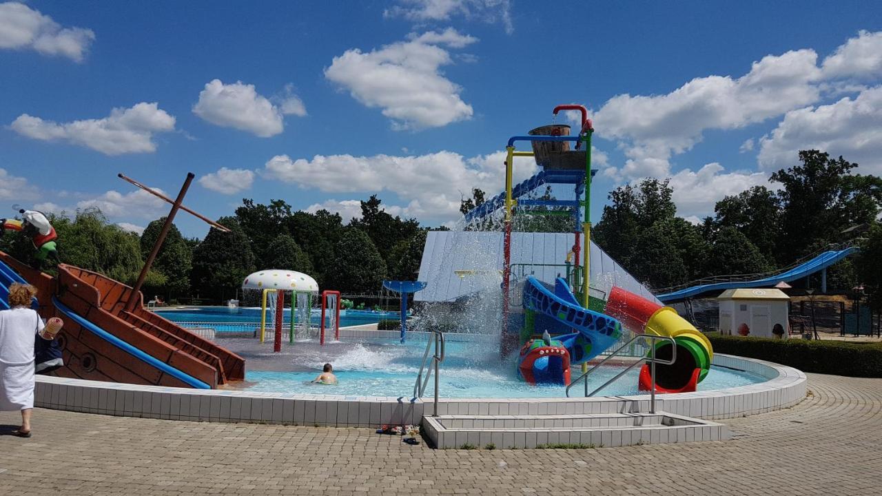 Zafir Sziget Apartman Sarvar Luaran gambar