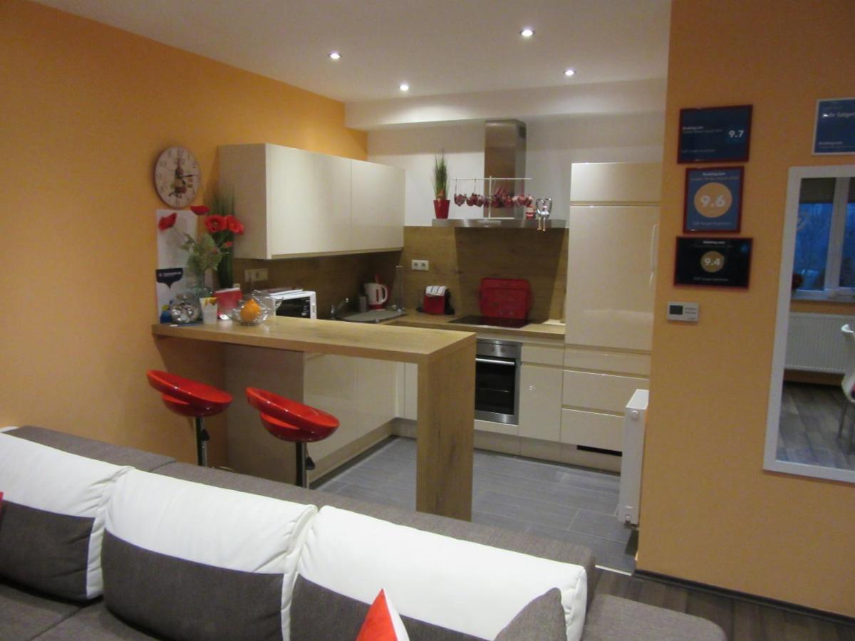 Zafir Sziget Apartman Sarvar Luaran gambar