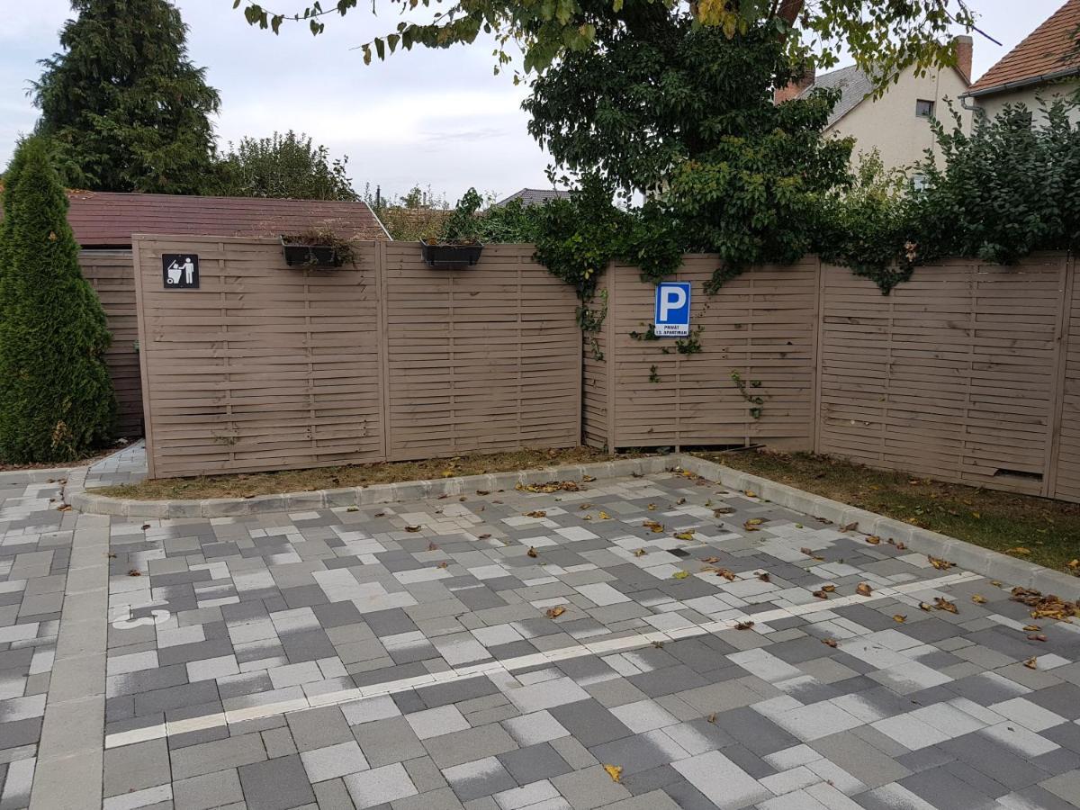 Zafir Sziget Apartman Sarvar Luaran gambar