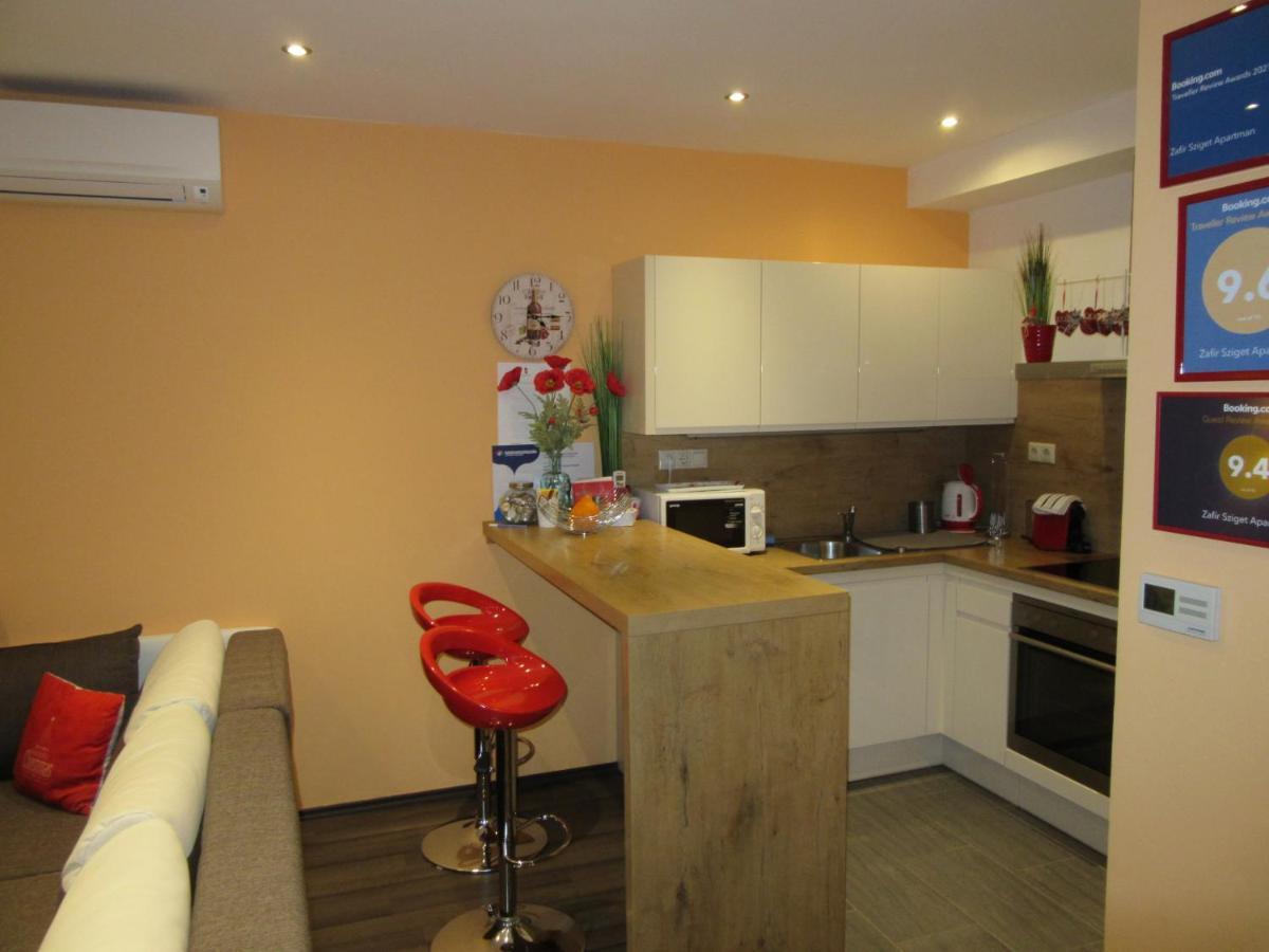Zafir Sziget Apartman Sarvar Luaran gambar