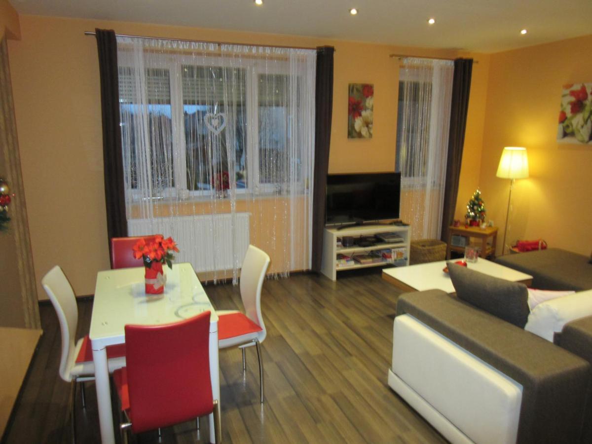 Zafir Sziget Apartman Sarvar Luaran gambar